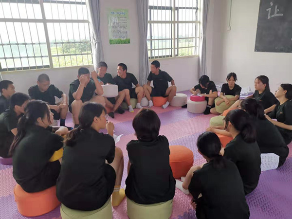 父母该如何应对孩子叛逆期的挑战呢？